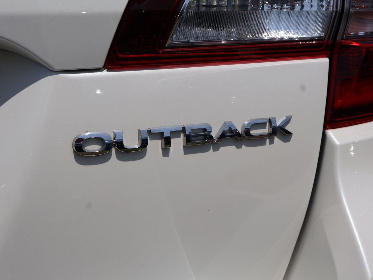 2017 Subaru Outback 2.5I LIMITED AWD CERTIFIED CAMERA NAV BLUETOOTH LEATHER HEATED SEATS SUNROOF CRUISE ALLOYS Photo