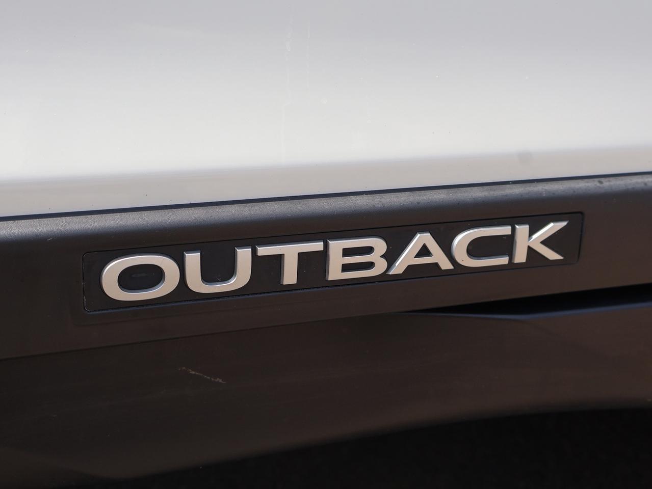 2017 Subaru Outback 2.5I LIMITED AWD CERTIFIED CAMERA NAV BLUETOOTH LEATHER HEATED SEATS SUNROOF CRUISE ALLOYS Photo