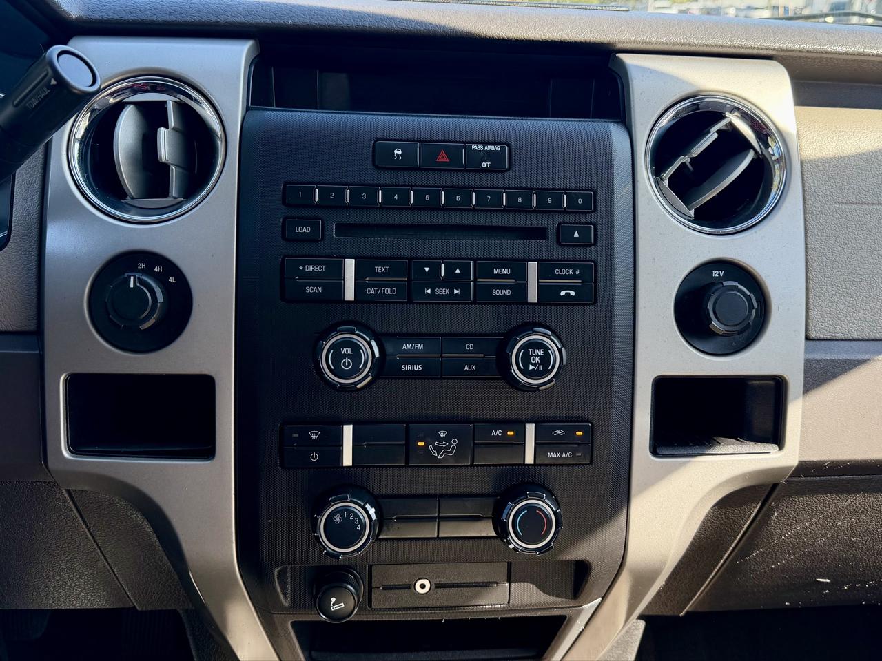2010 Ford F-150 4WD SUPERCREW 145" XLT Photo12