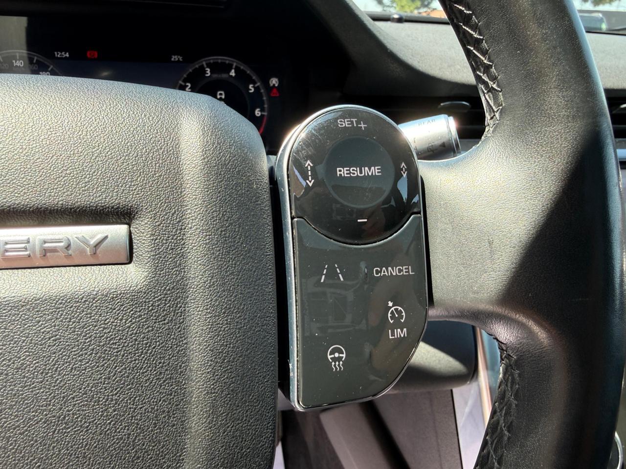 2020 Land Rover Discovery Sport SE Photo