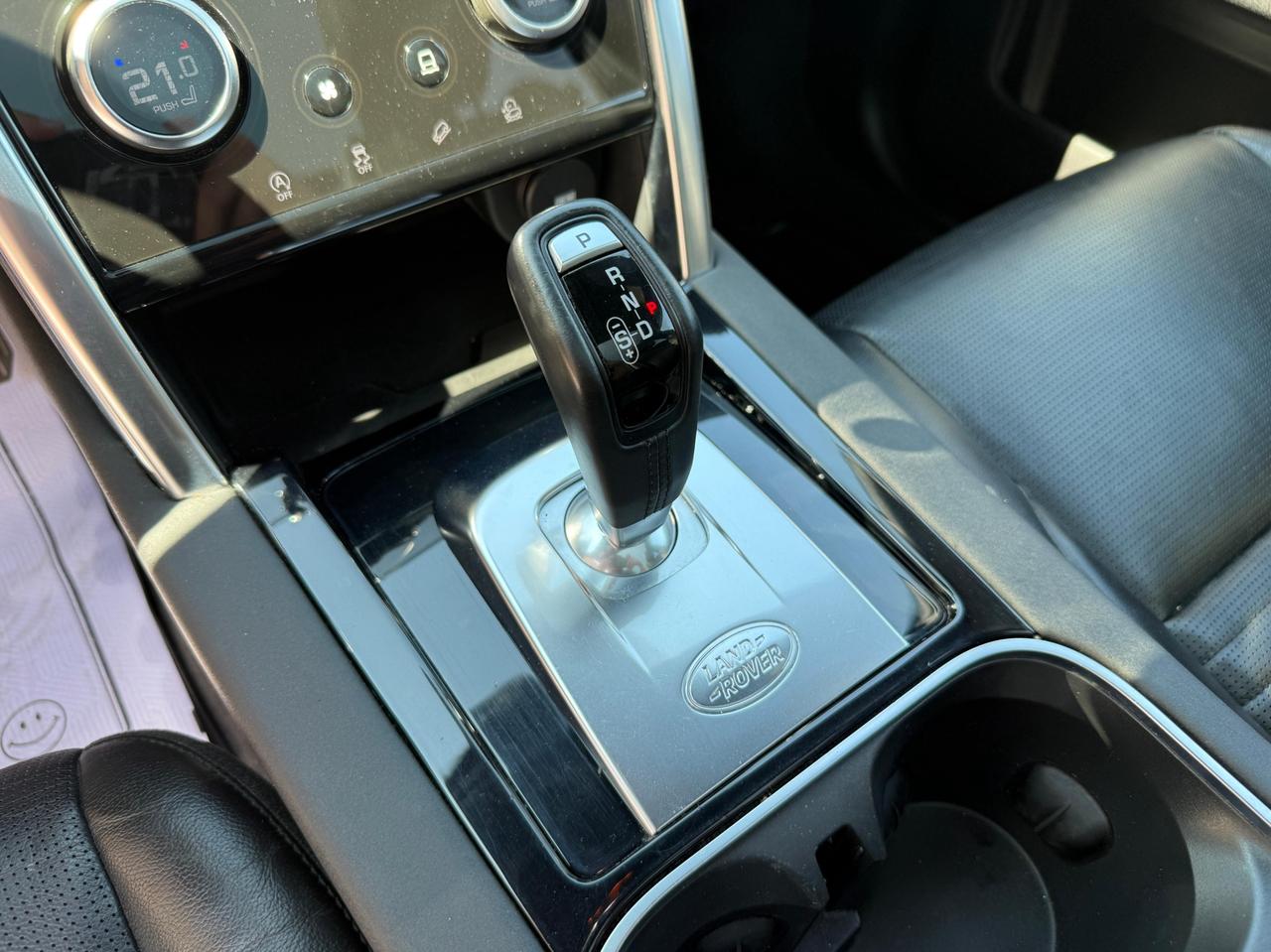 2020 Land Rover Discovery Sport SE Photo