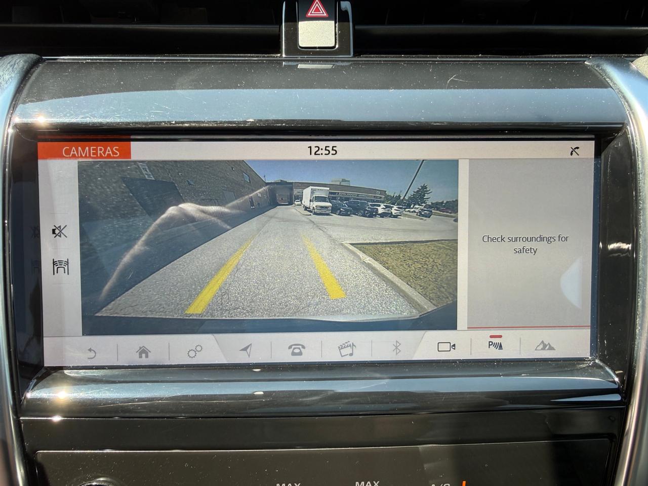 2020 Land Rover Discovery Sport SE Photo
