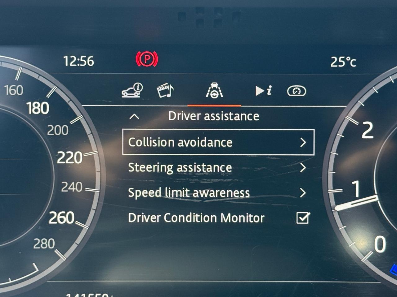 2020 Land Rover Discovery Sport SE Photo