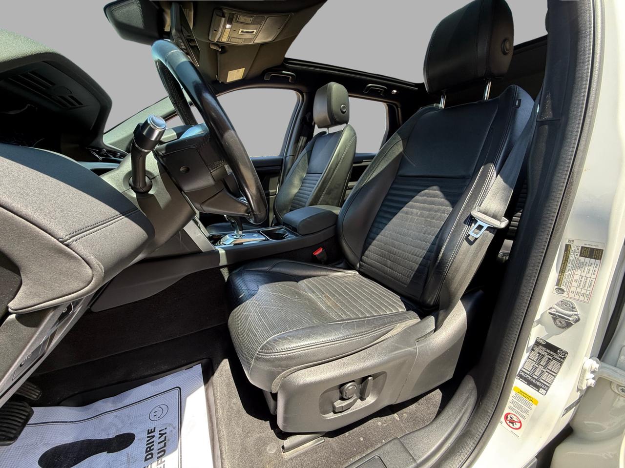 2020 Land Rover Discovery Sport SE Photo