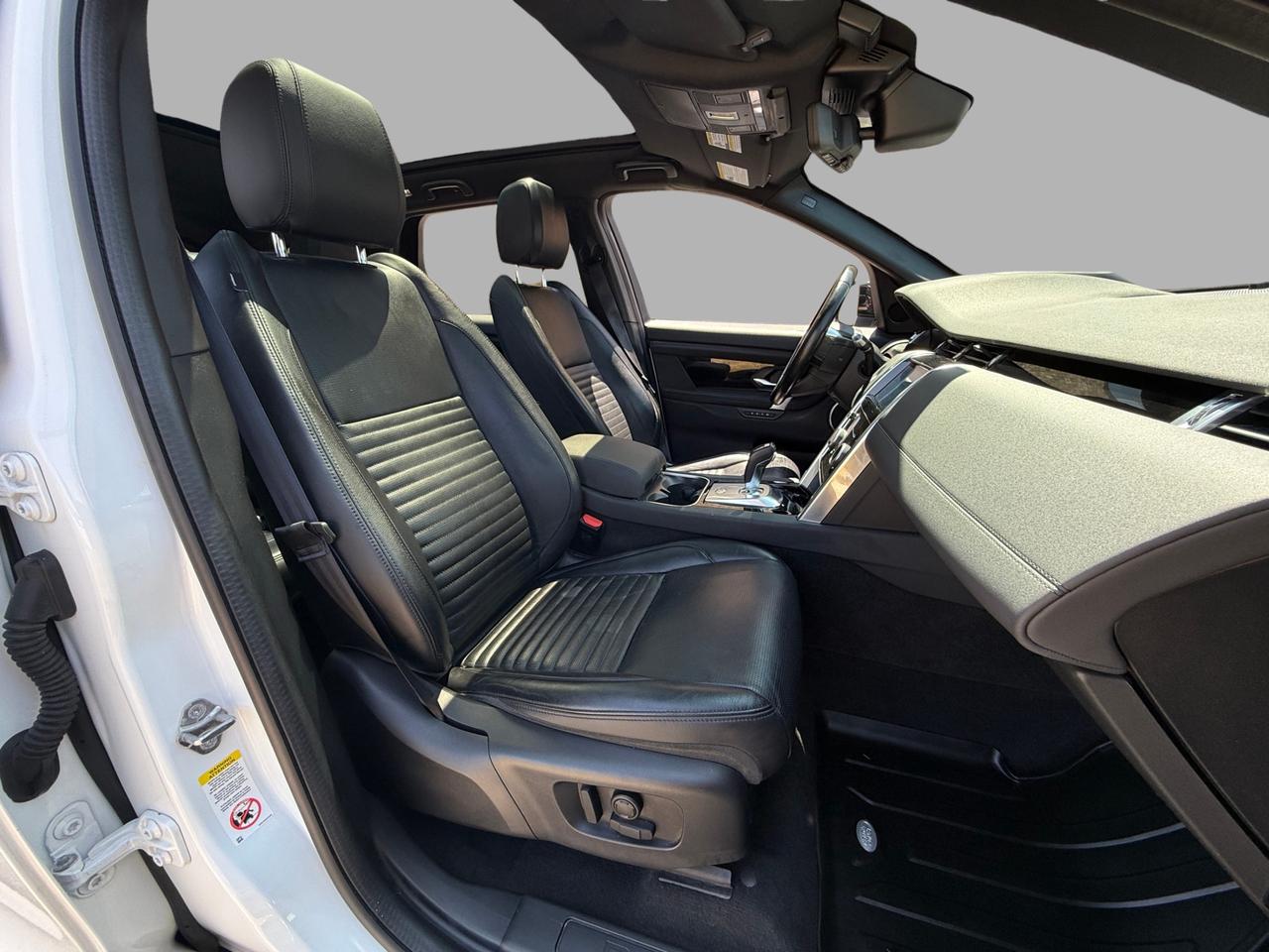 2020 Land Rover Discovery Sport SE Photo
