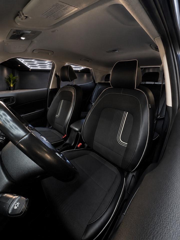2022 Hyundai Venue Urban IVT w/Black Interior Photo