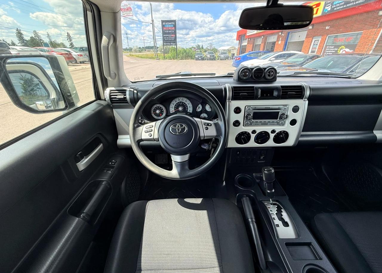 2013 Toyota FJ Cruiser 4WD 4dr Photo