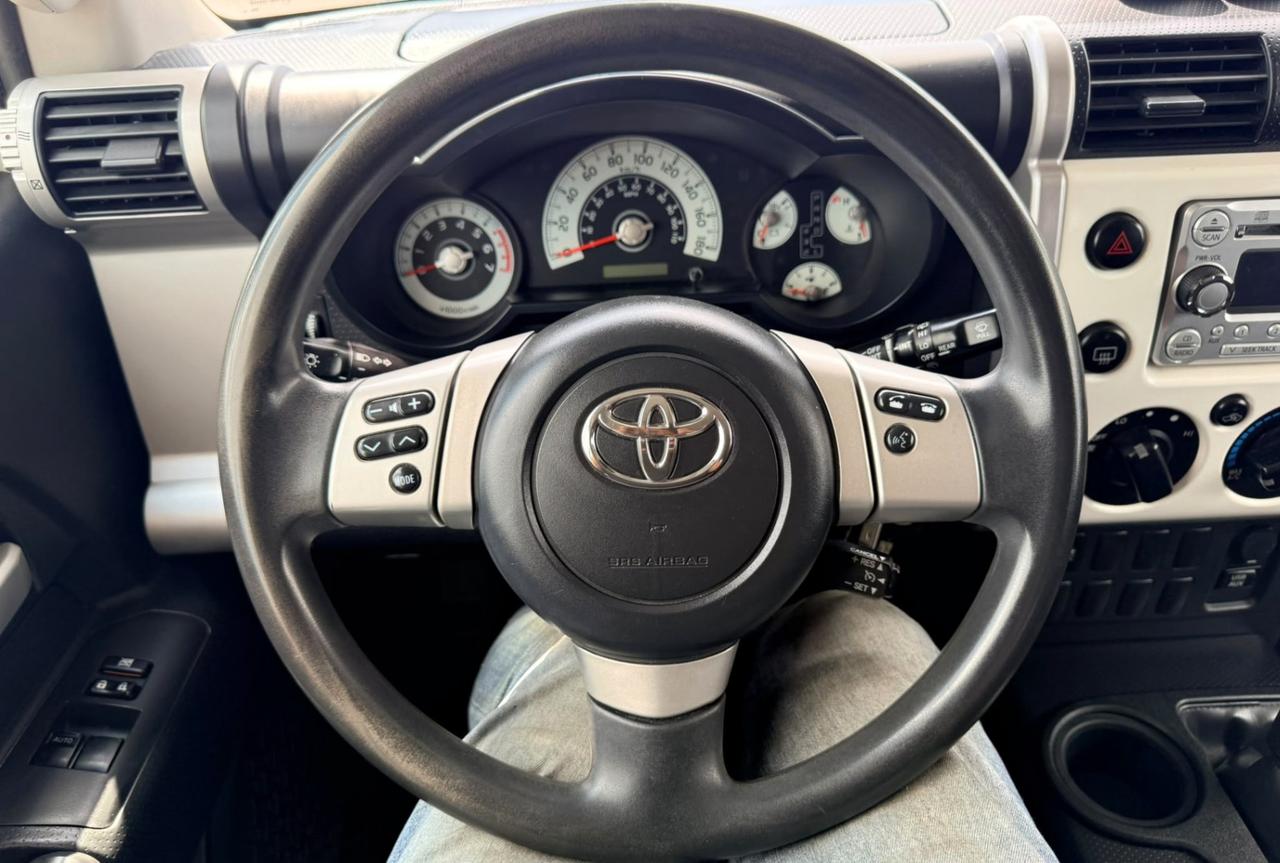2013 Toyota FJ Cruiser 4WD 4dr Photo