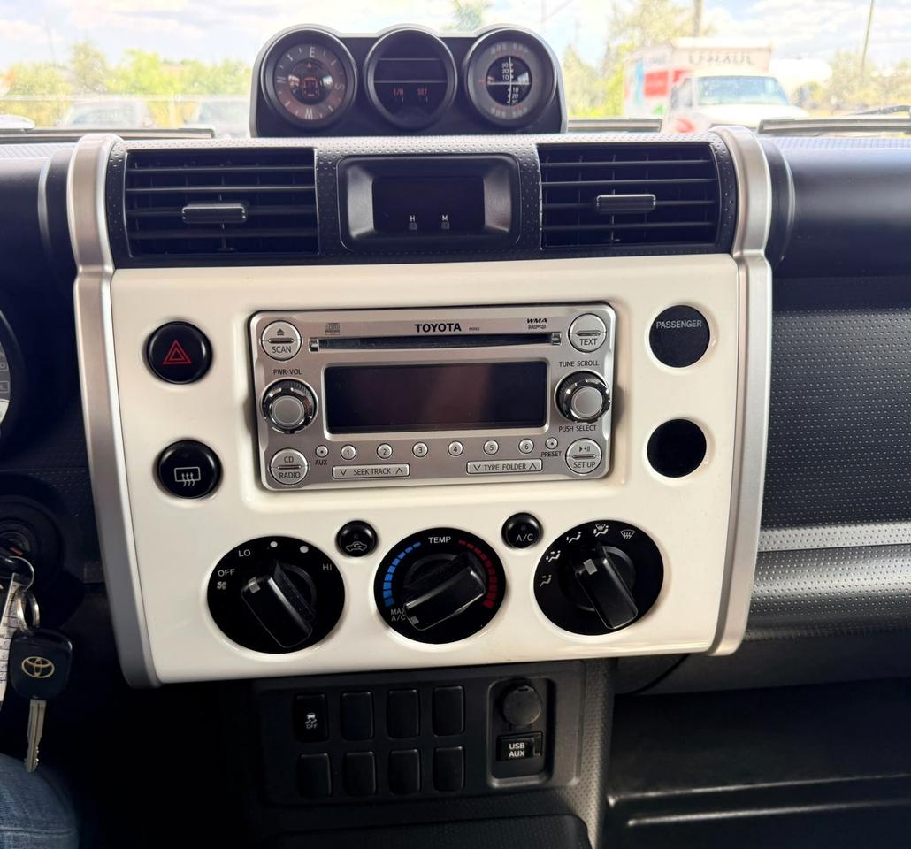 2013 Toyota FJ Cruiser 4WD 4dr Photo