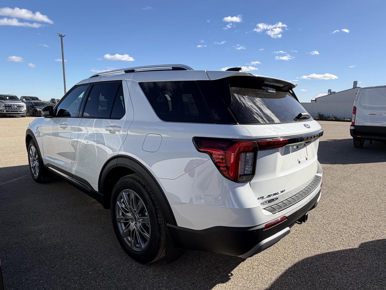 2027 Ford Explorer Platinum 2.3L ECOBOOST 600A + Photo4