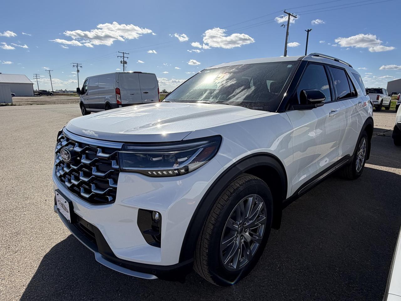 2027 Ford Explorer Platinum 2.3L ECOBOOST 600A + Photo2