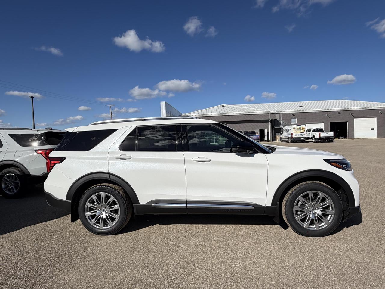 2027 Ford Explorer Platinum 2.3L ECOBOOST 600A + Photo1