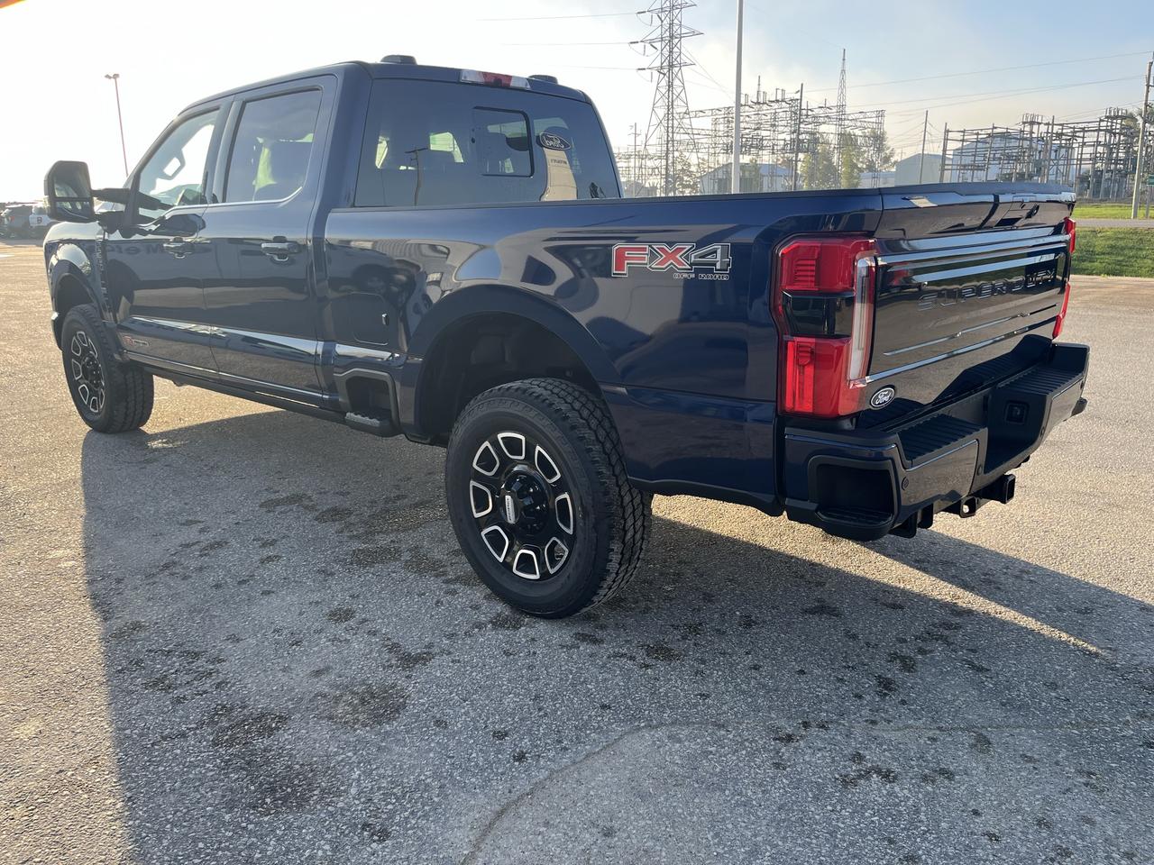 2027 Ford F-250 Super Duty SRW PLATINUM 4WD CREW CAB 6.75' BOX Photo3