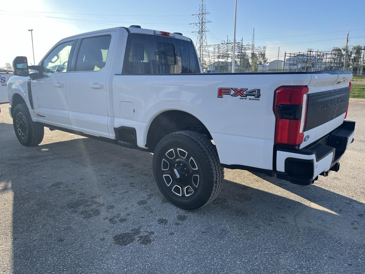 2027 Ford F-350 Super Duty SRW PLATINUM 4WD CREW CAB 6.75' BOX Photo3