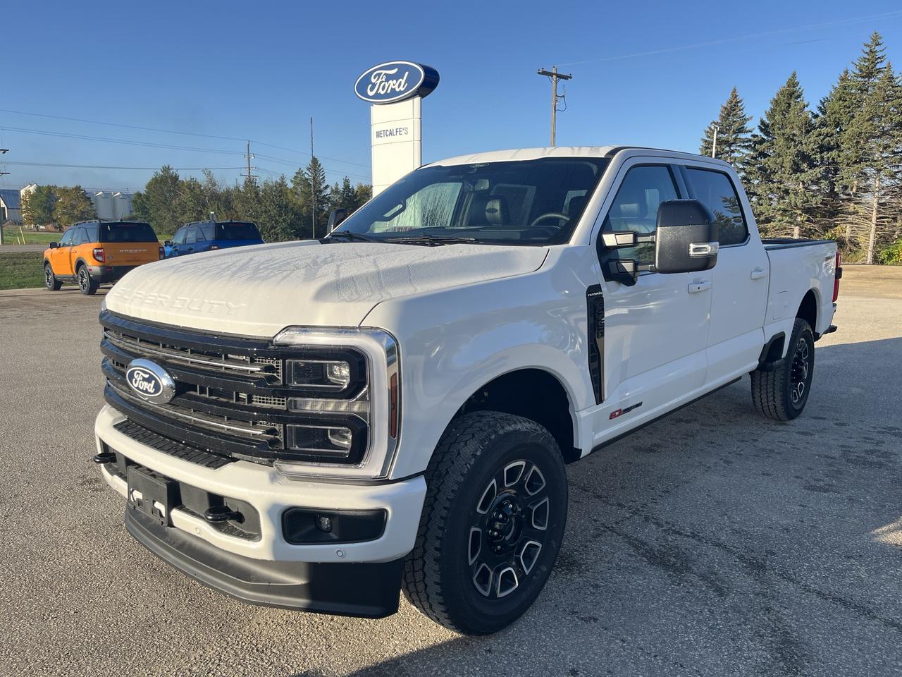 2027 Ford F-350 Super Duty SRW PLATINUM 4WD CREW CAB 6.75' BOX Photo2