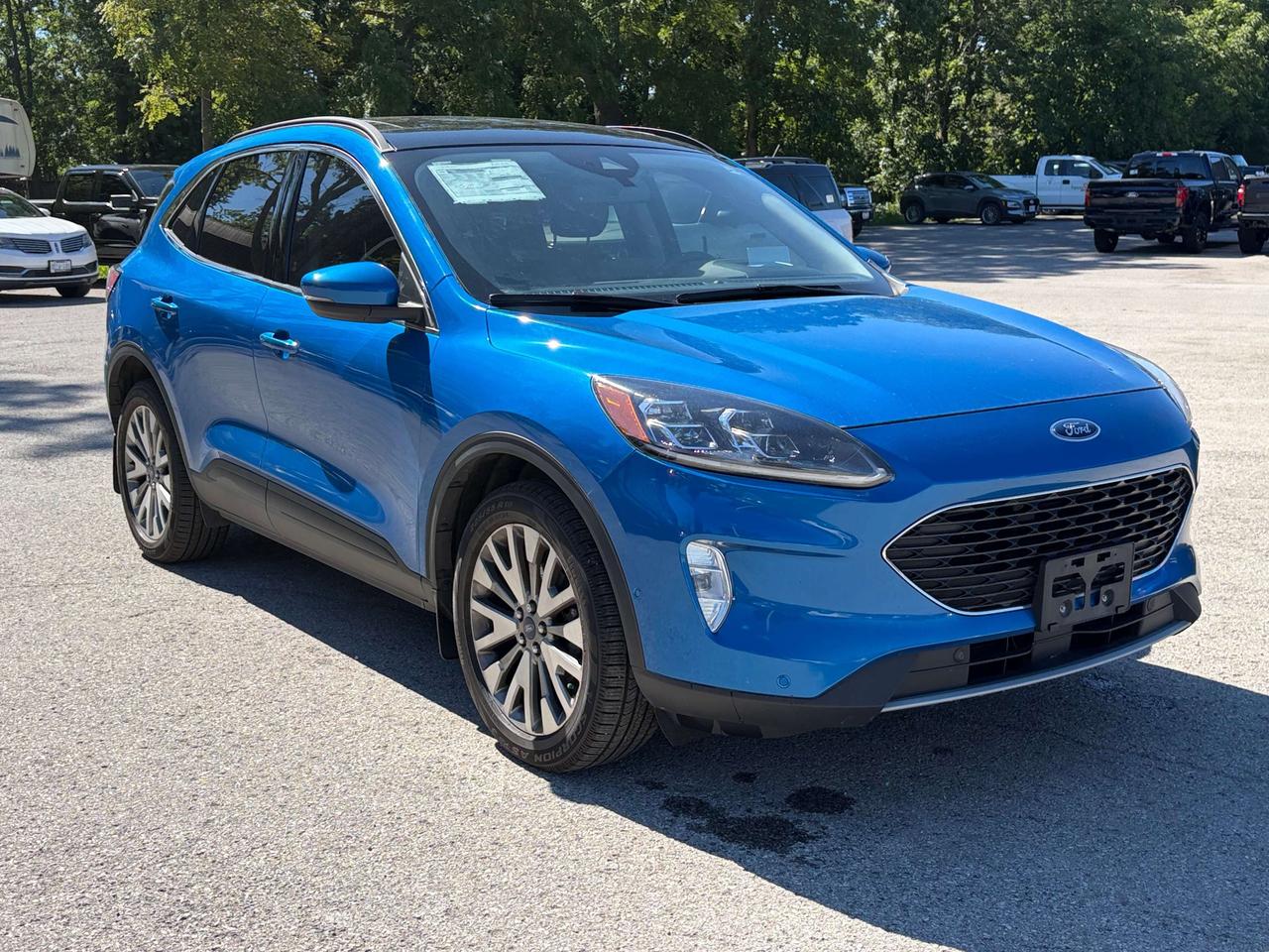 2020 Ford Escape Titanium AWD Photo2