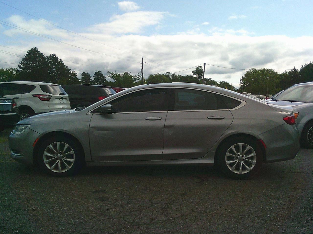 2015 Chrysler 200 C Photo4