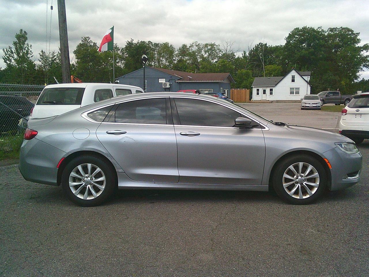 2015 Chrysler 200 C Photo3