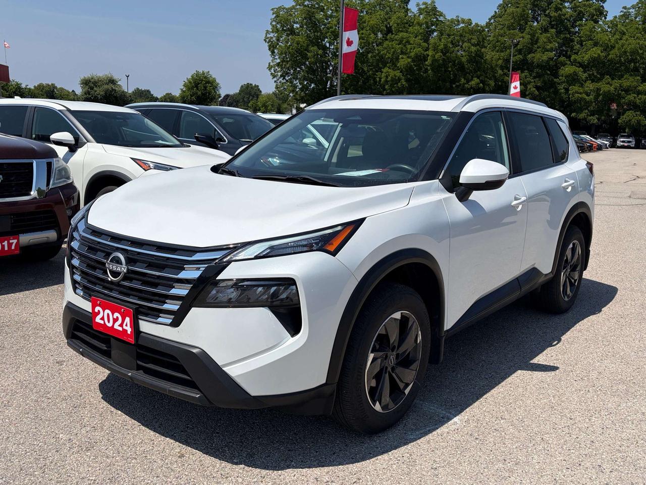 2024 Nissan Rogue SV MOONROOF, REMOTE START, CLEAN CARFAX! - Photo #4