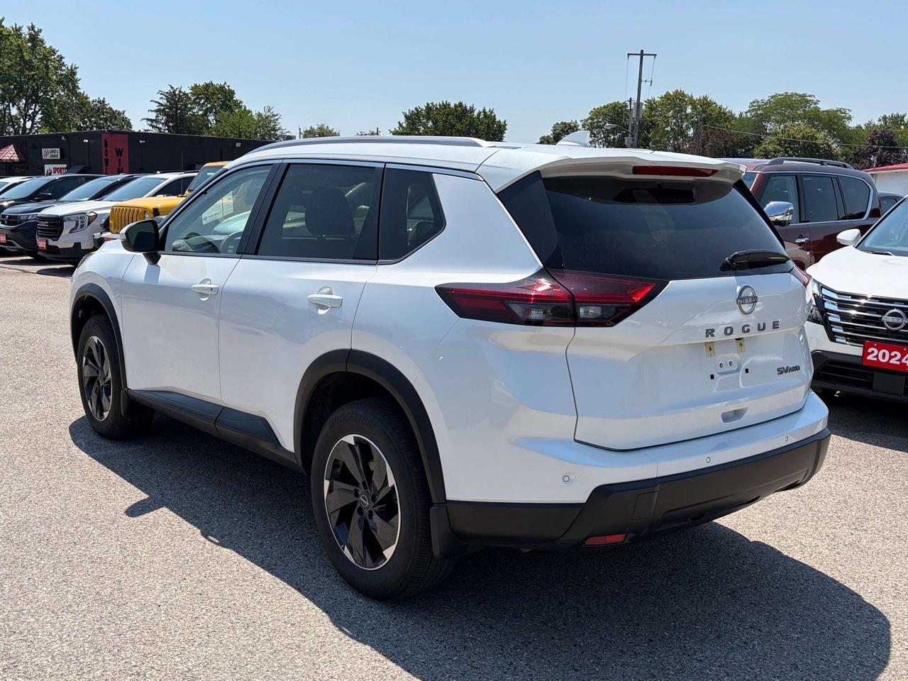 2024 Nissan Rogue SV MOONROOF, REMOTE START, CLEAN CARFAX! - Photo #6