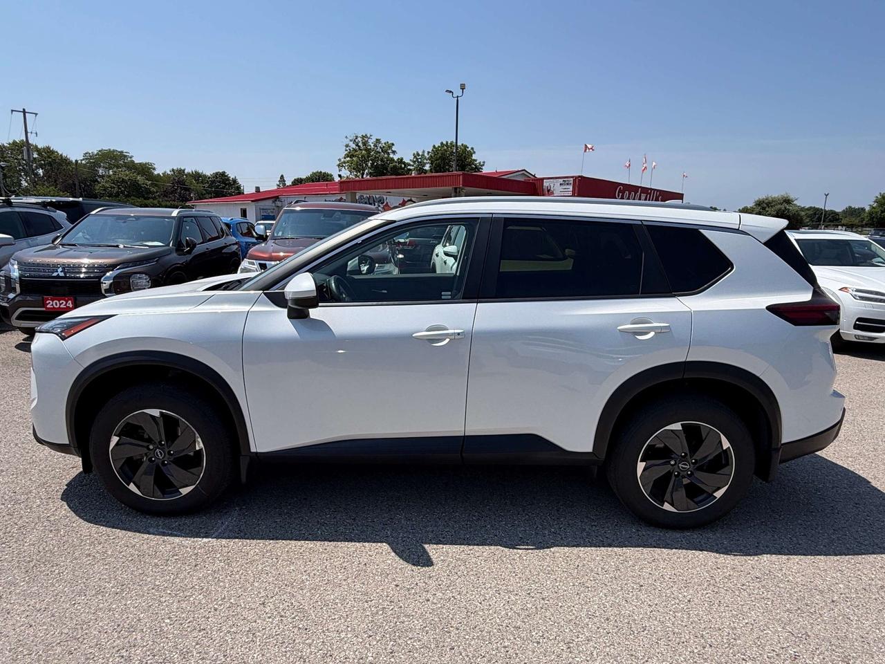 2024 Nissan Rogue SV MOONROOF, REMOTE START, CLEAN CARFAX! - Photo #5