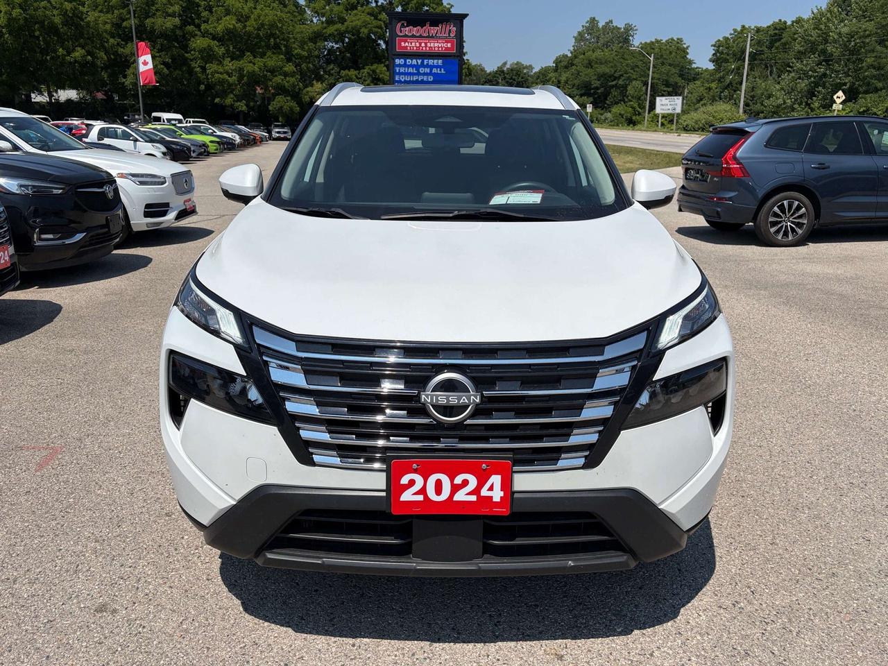 2024 Nissan Rogue SV MOONROOF, REMOTE START, CLEAN CARFAX! - Photo #3