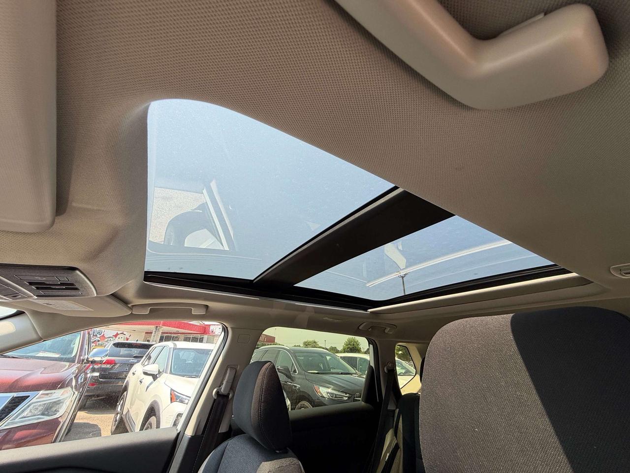 2024 Nissan Rogue SV MOONROOF, REMOTE START, CLEAN CARFAX! - Photo #11