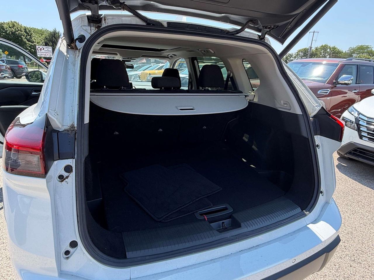2024 Nissan Rogue SV MOONROOF, REMOTE START, CLEAN CARFAX! Photo