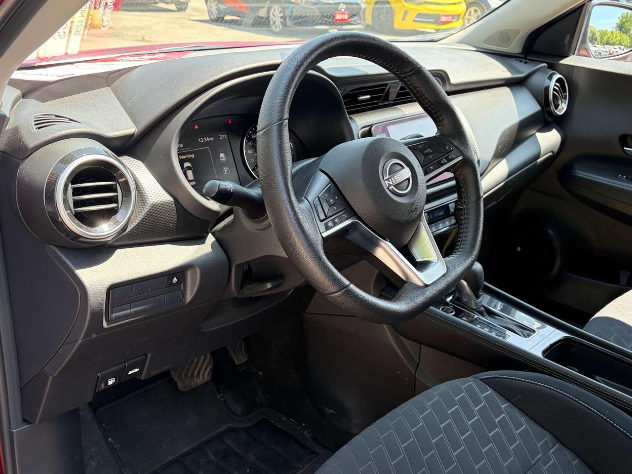 2025 Nissan Kicks SV Photo