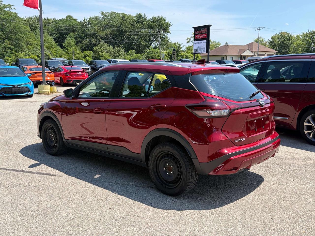 2025 Nissan Kicks SV Photo