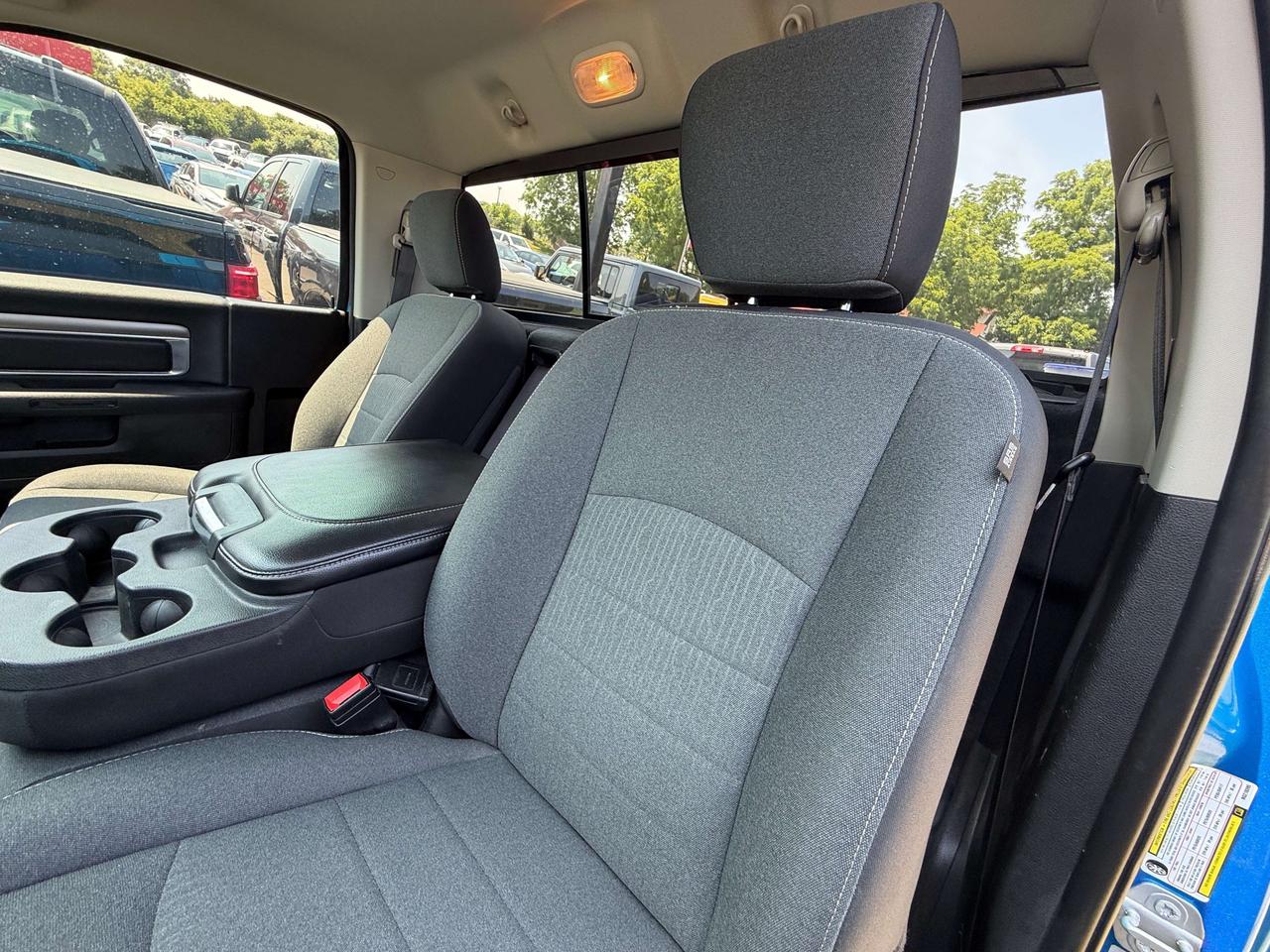 2022 RAM 1500 EXPRESS, 4X4, 3 PASS, BACKUP CAM, NICE MILEAGE - Photo #10