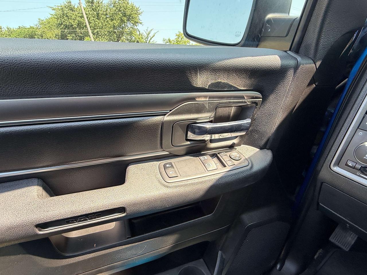 2022 RAM 1500 EXPRESS, 4X4, 3 PASS, BACKUP CAM, NICE MILEAGE - Photo #13