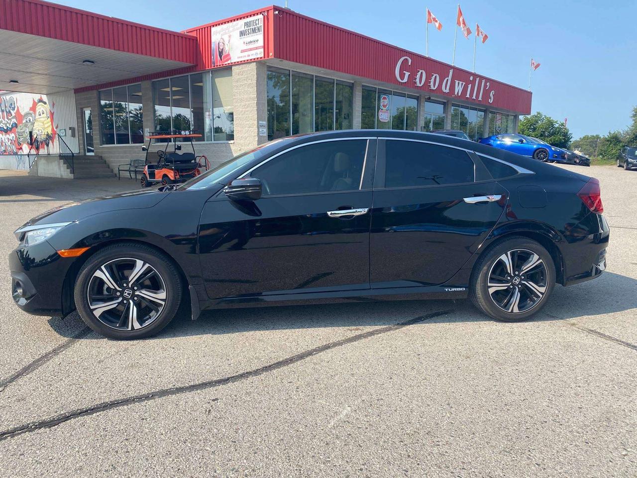 2018 Honda Civic TOURING, CLEAN CARFAX, HEATED LEATHER, LOW KMS! Photo