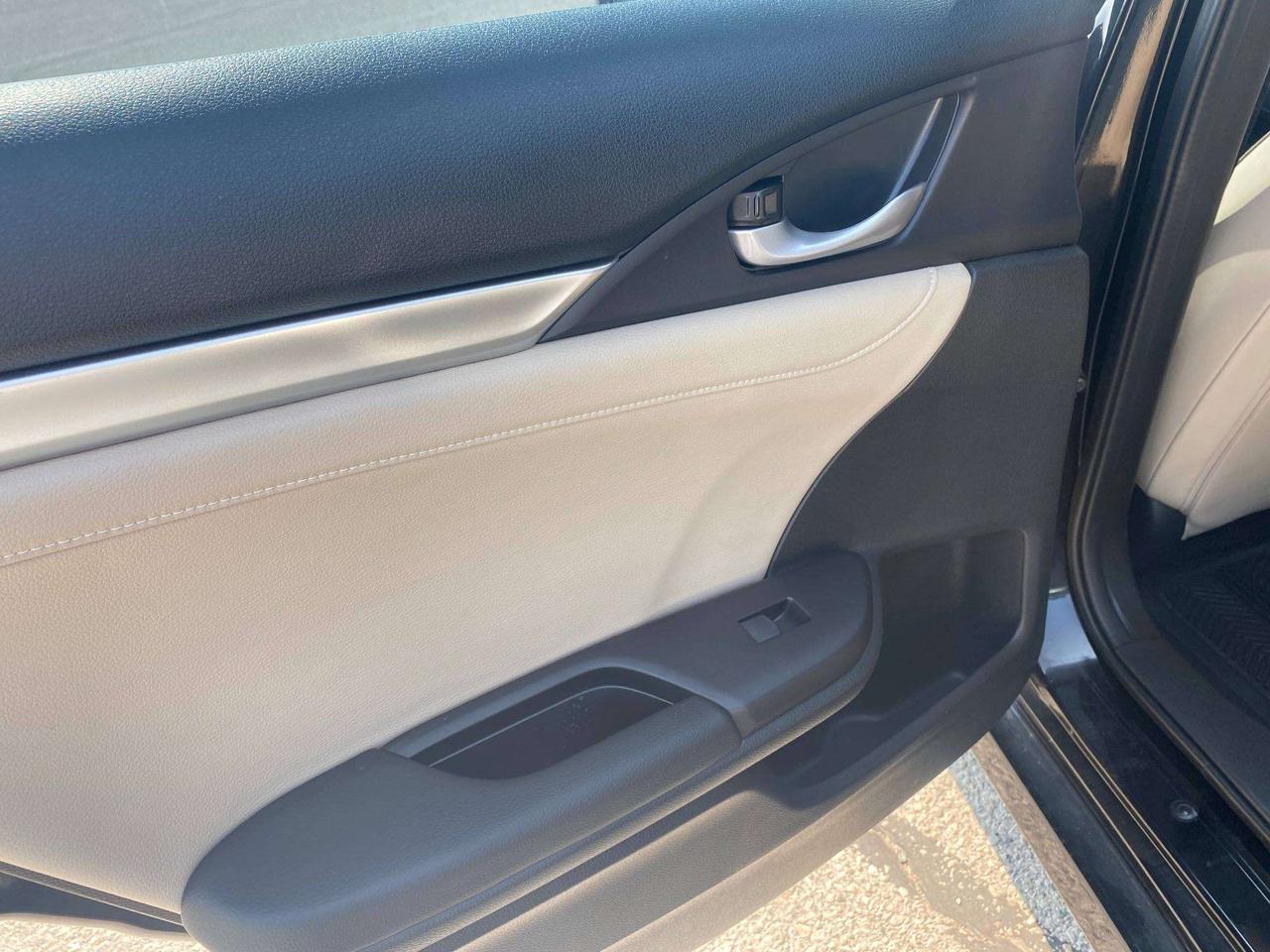 2018 Honda Civic TOURING, CLEAN CARFAX, HEATED LEATHER, LOW KMS! Photo