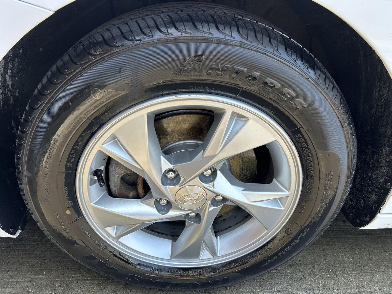 2023 Hyundai Elantra AUTO | HTD SEATS |CARPLAY | A/C |REAR CAM | CRUISE Photo