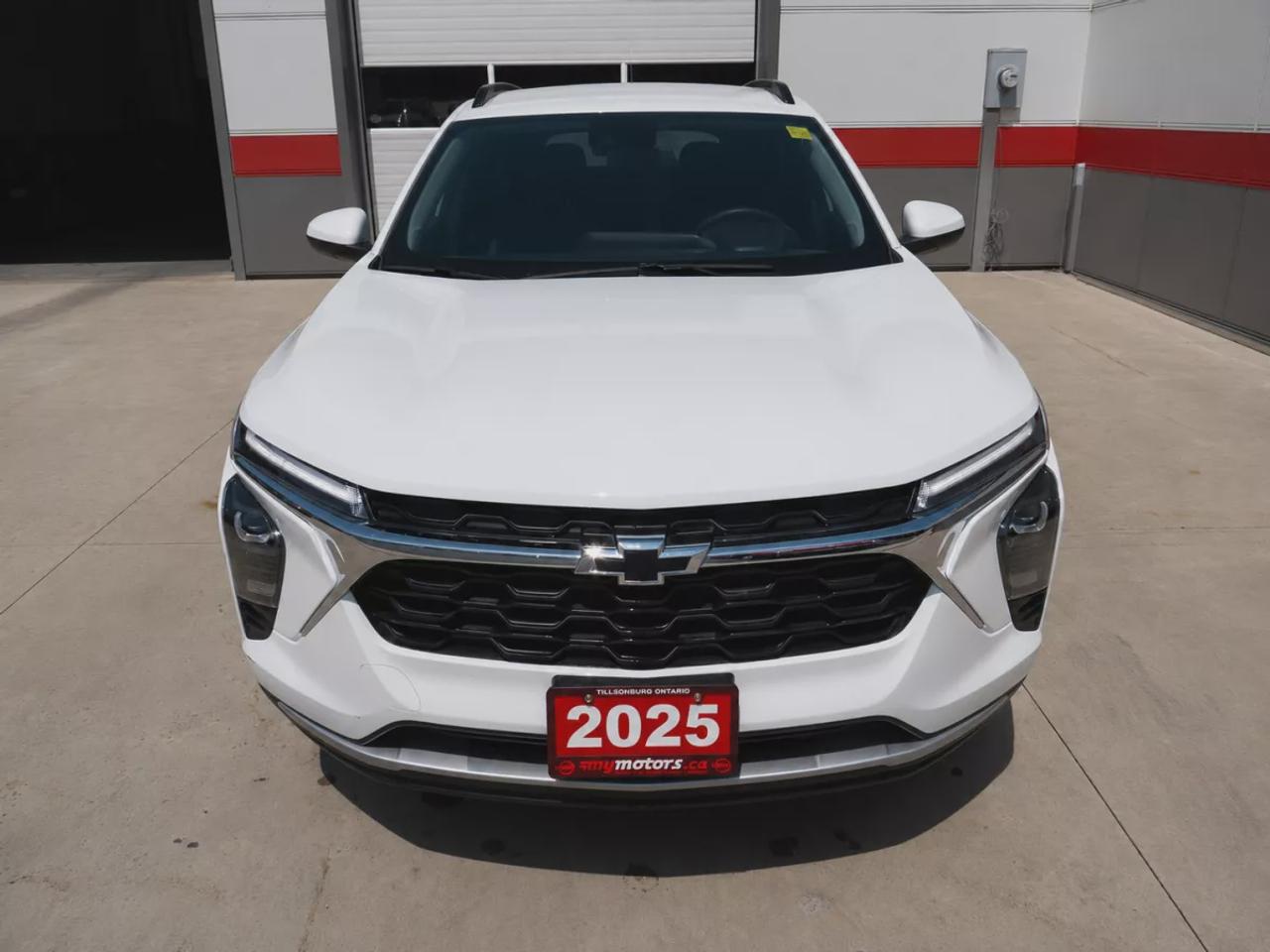 2025 Chevrolet Trax LT | FWD | Automatic | Alloy Wheels | Heated Seats | Heated Steering Wheel | Climate Control | Touchscreen Display | Digital Driver Display | Android Auto & Apple CarPlay | Bluetooth | USB-C Ports | Back-Up Camera | Adaptive Cruise Control | Blind Spot Mo Photo1