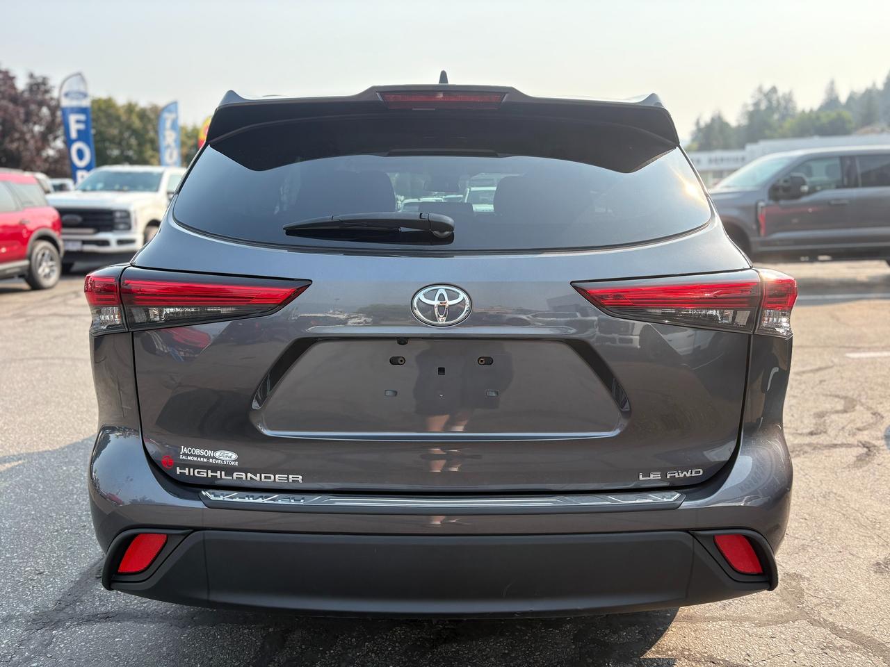 2022 Toyota Highlander LE Photo3