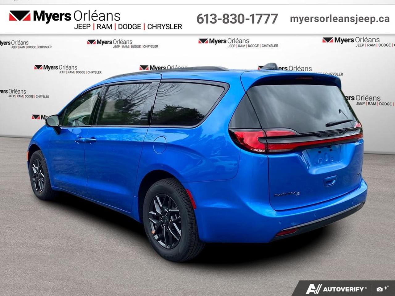 2027 Chrysler Pacifica Select AWD Photo