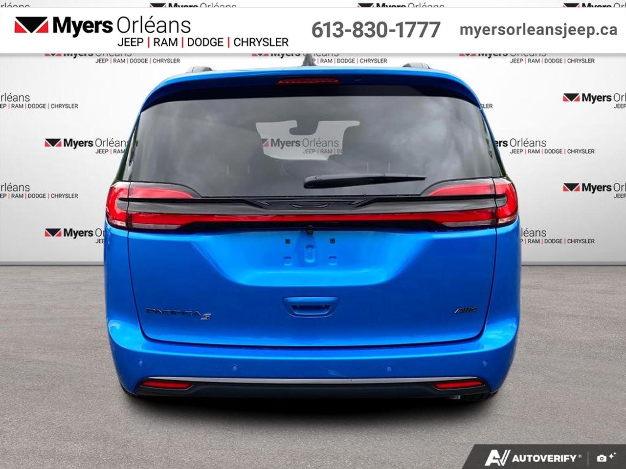 2027 Chrysler Pacifica Select AWD Photo