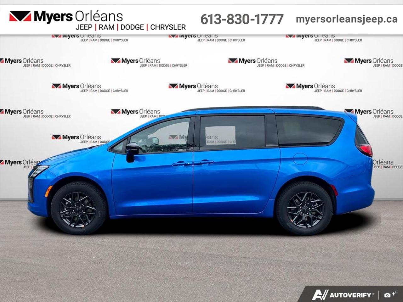 2027 Chrysler Pacifica Select AWD Photo