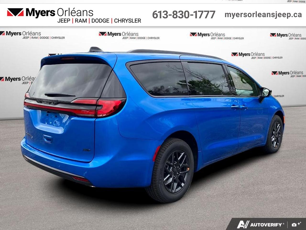 2027 Chrysler Pacifica Select AWD Photo
