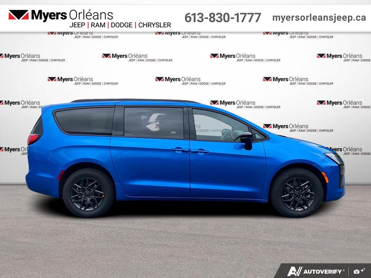2027 Chrysler Pacifica Select AWD Photo