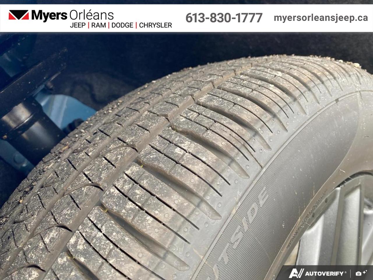 2027 Chrysler Pacifica Select AWD Photo