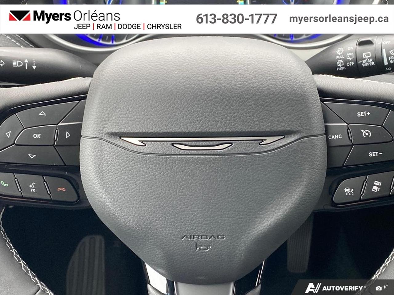 2027 Chrysler Pacifica Select AWD Photo