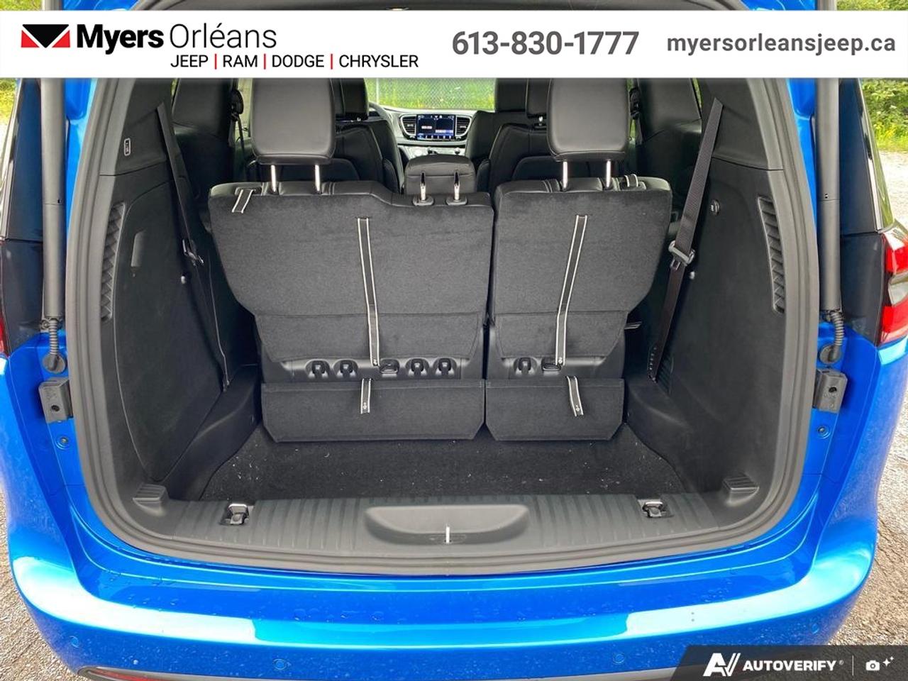 2027 Chrysler Pacifica Select AWD Photo