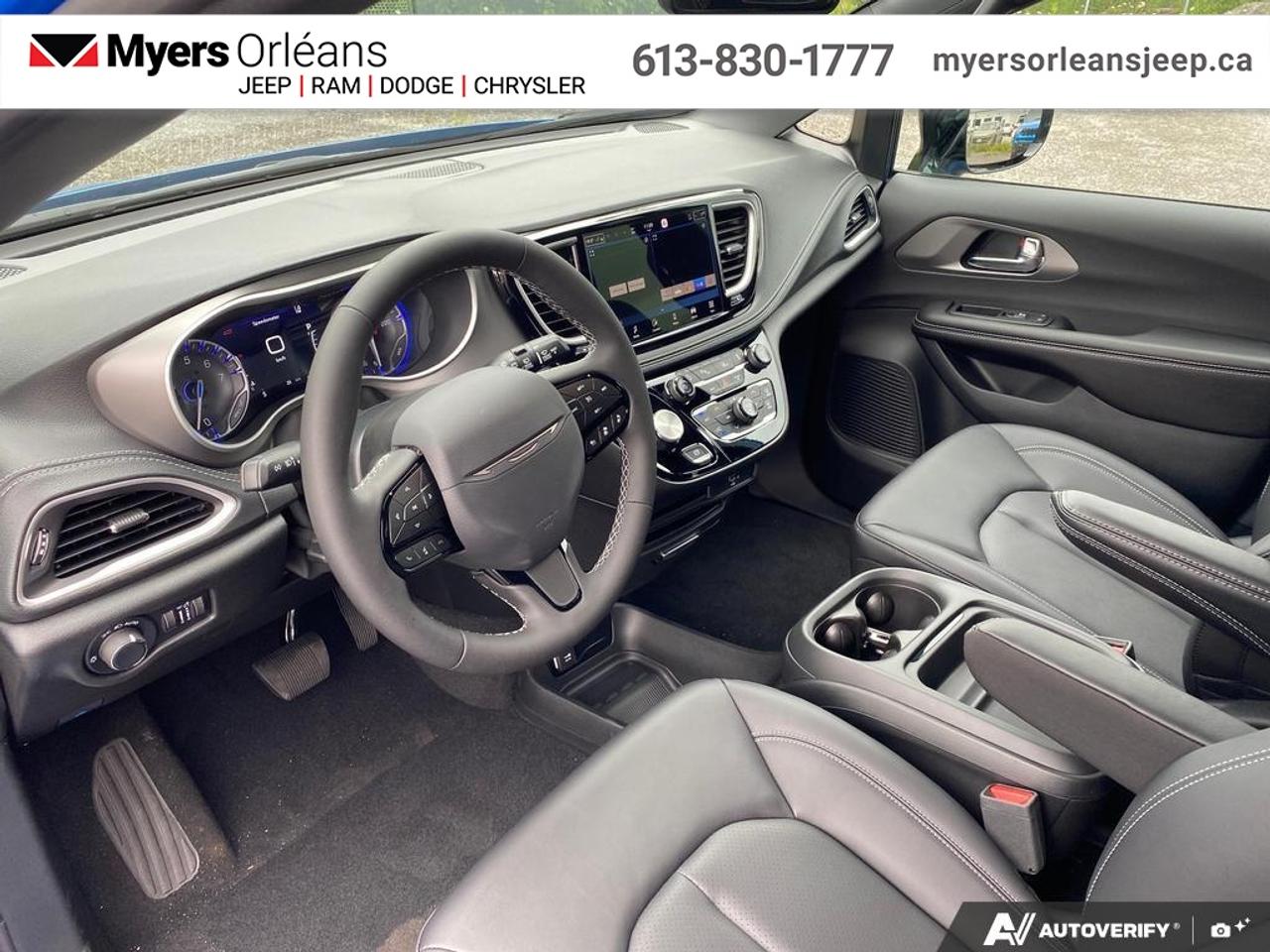 2027 Chrysler Pacifica Select AWD Photo