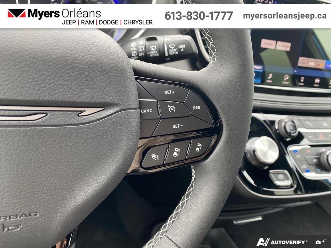 2027 Chrysler Pacifica Select AWD Photo