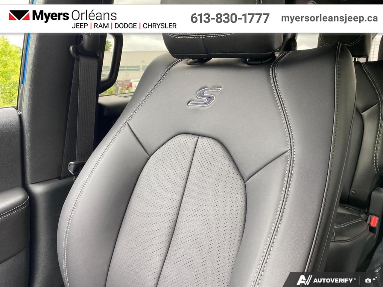 2027 Chrysler Pacifica Select AWD Photo