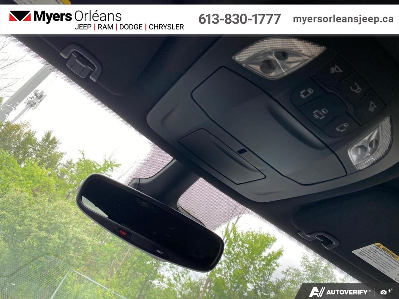 2027 Chrysler Pacifica Select AWD Photo