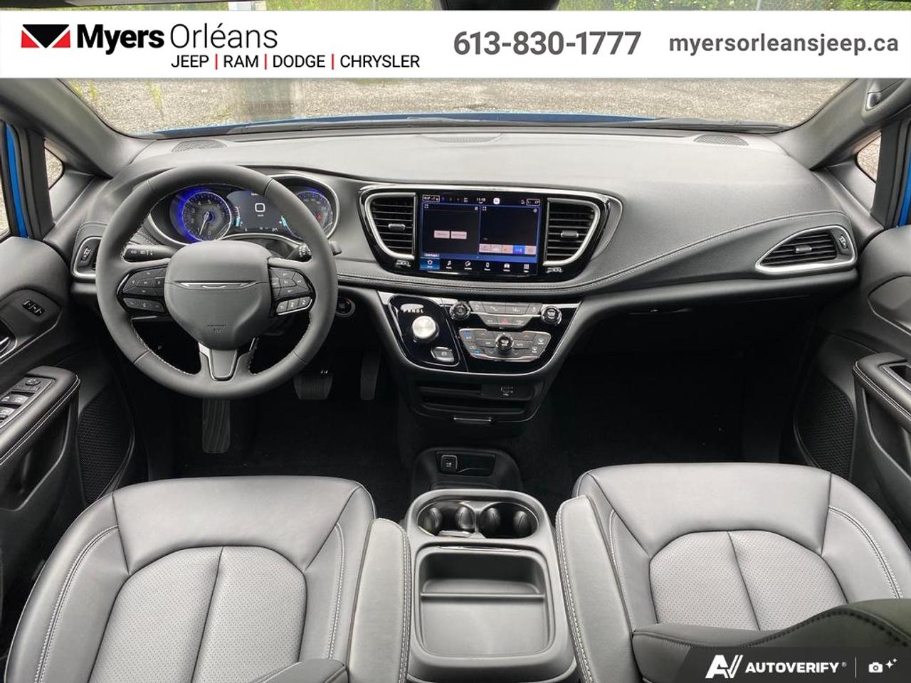 2027 Chrysler Pacifica Select AWD Photo